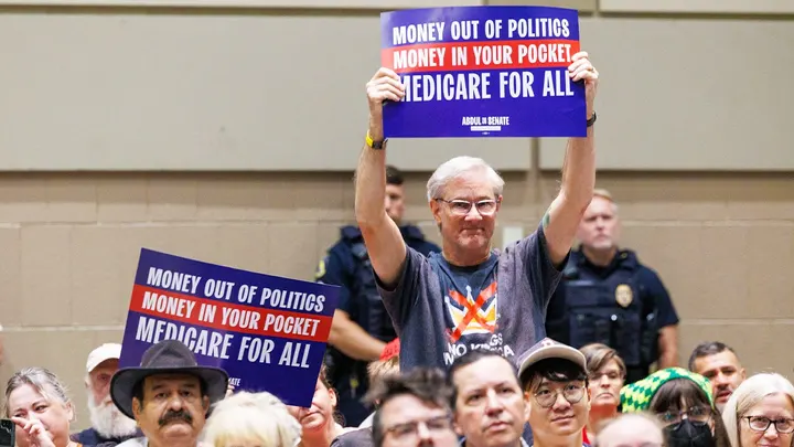 Photograph accompanying: De Blasio backs Democrats' socialist wing, says Americans are 'hungry' for far-left leadership